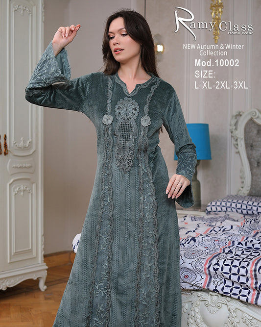 جلابية شتوي قطيفة مطرزة – موديل 10002 من Ramy Class – مقاسات L حتى 3XL