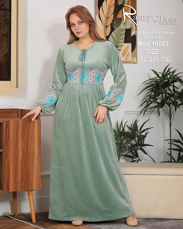 عباءة شتوية نسائية Ramy Class | موديل 10007 بتطريز على الخصر