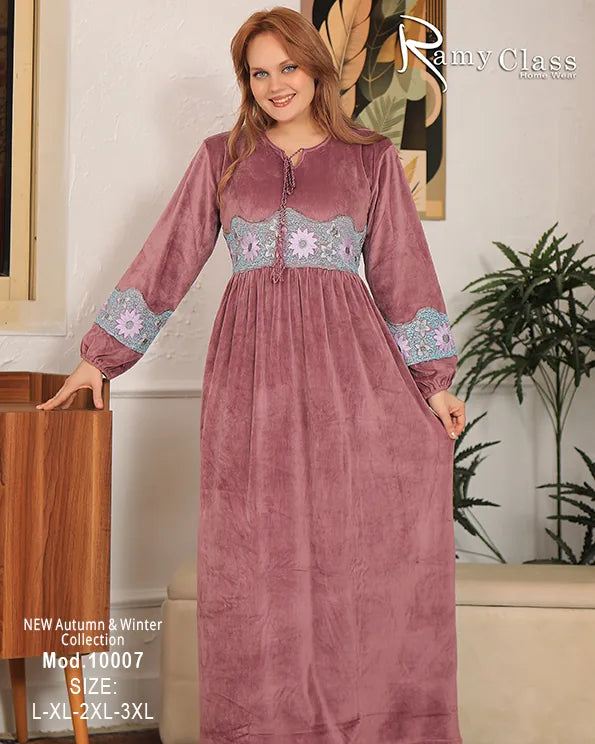 عباءة شتوية نسائية Ramy Class | موديل 10007 بتطريز على الخصر