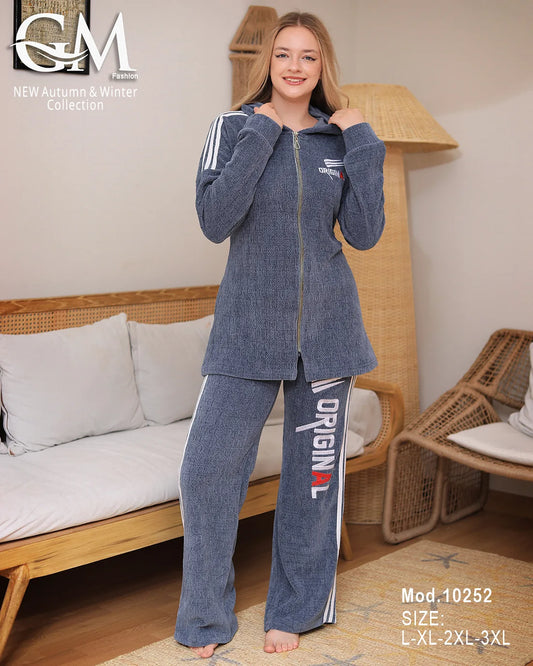 10252طقم شتوي حريمي قطيفة بكابيشو وسوستة أمامية – موديل 10252 – مقاسات L حتى 3XL