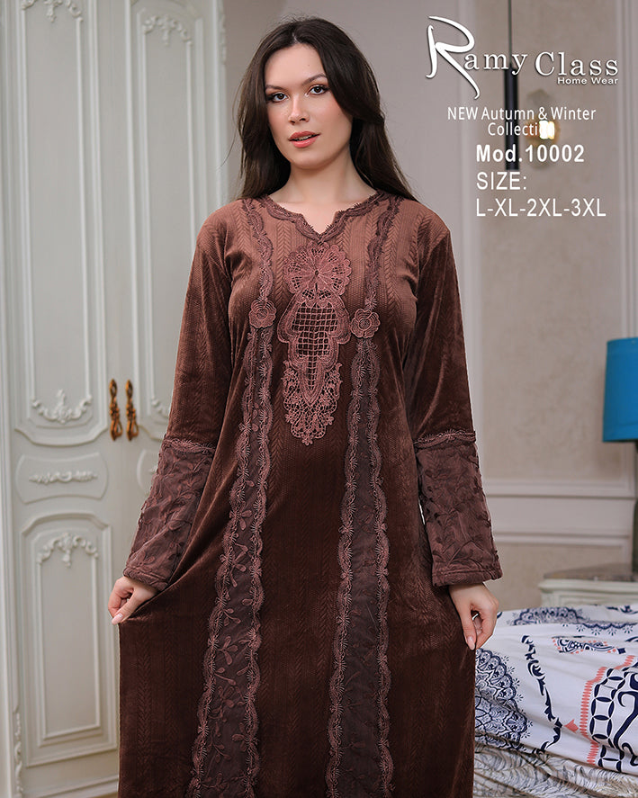 جلابية شتوي قطيفة مطرزة – موديل 10002 من Ramy Class – مقاسات L حتى 3XL
