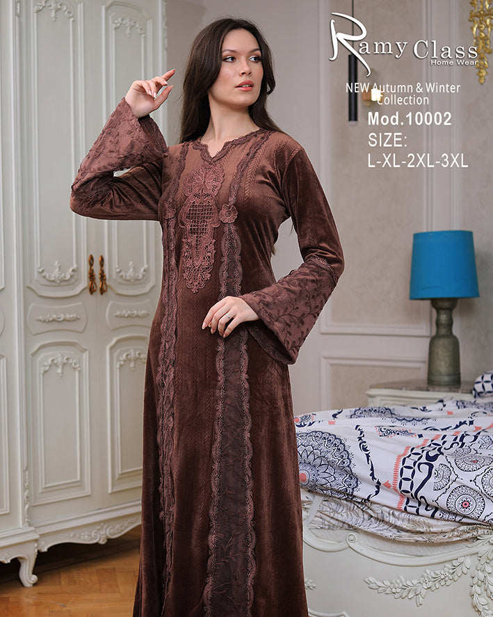 جلابية شتوي قطيفة مطرزة – موديل 10002 من Ramy Class – مقاسات L حتى 3XL