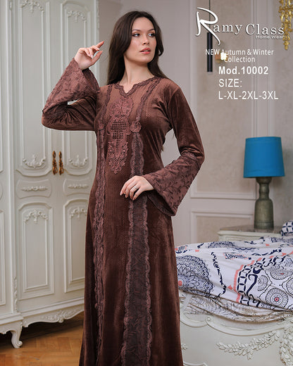 جلابية شتوي قطيفة مطرزة – موديل 10002 من Ramy Class – مقاسات L حتى 3XL