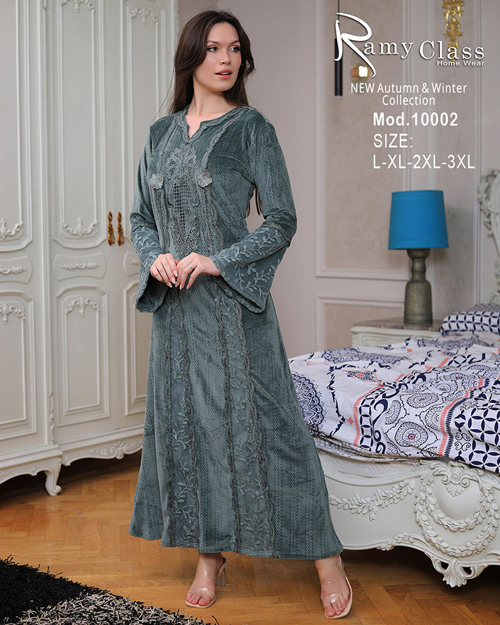 جلابية شتوي قطيفة مطرزة – موديل 10002 من Ramy Class – مقاسات L حتى 3XL