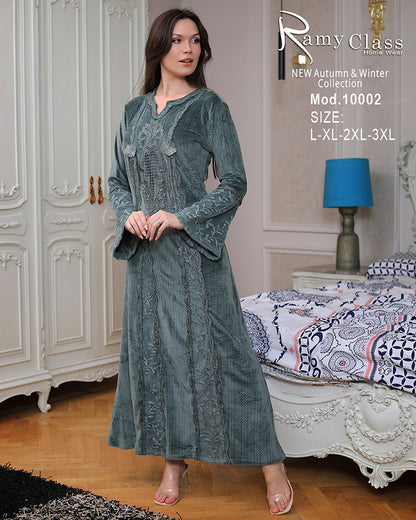 جلابية شتوي قطيفة مطرزة – موديل 10002 من Ramy Class – مقاسات L حتى 3XL