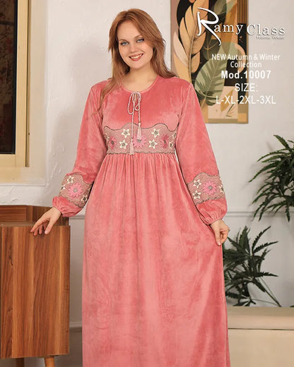 عباءة شتوية نسائية Ramy Class | موديل 10007 بتطريز على الخصر