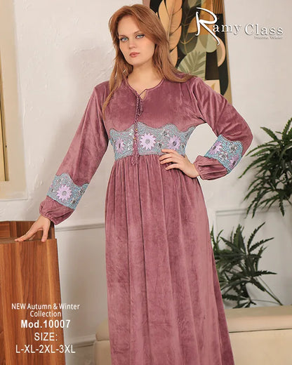 عباءة شتوية نسائية Ramy Class | موديل 10007 بتطريز على الخصر