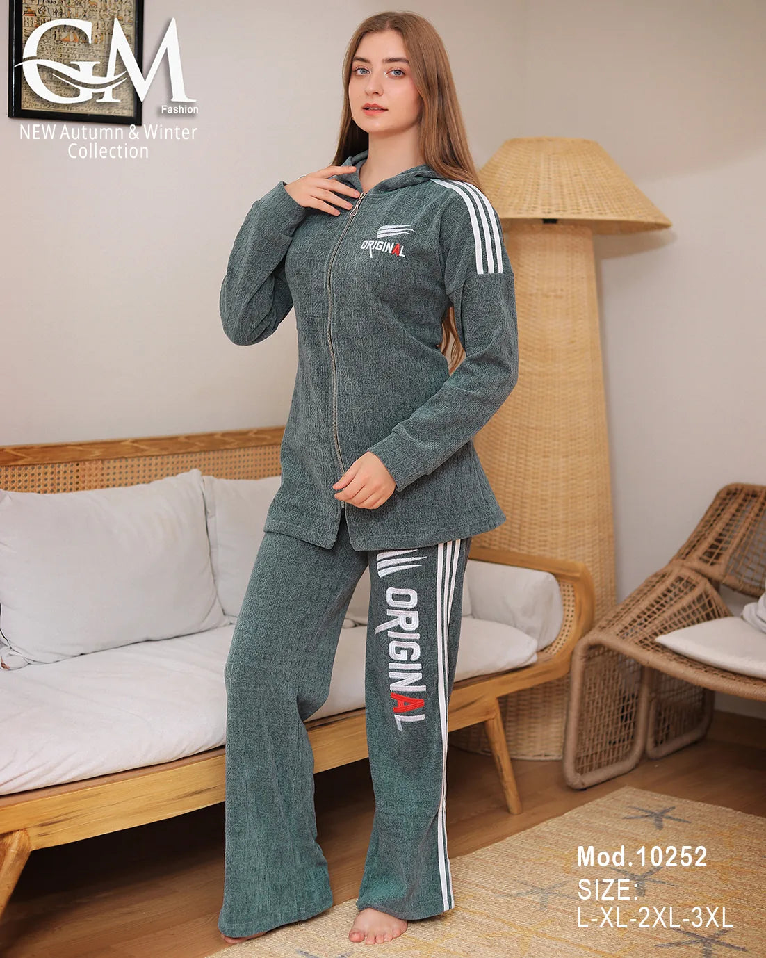 10252طقم شتوي حريمي قطيفة بكابيشو وسوستة أمامية – موديل 10252 – مقاسات L حتى 3XL