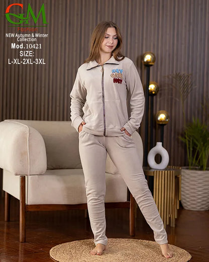 بيجامة حريمي قطيفة مطرزة GM Fashion | موديل 10421 بجاكيت شتوي وسوستة