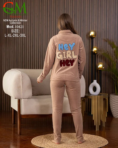 بيجامة حريمي قطيفة مطرزة GM Fashion | موديل 10421 بجاكيت شتوي وسوستة