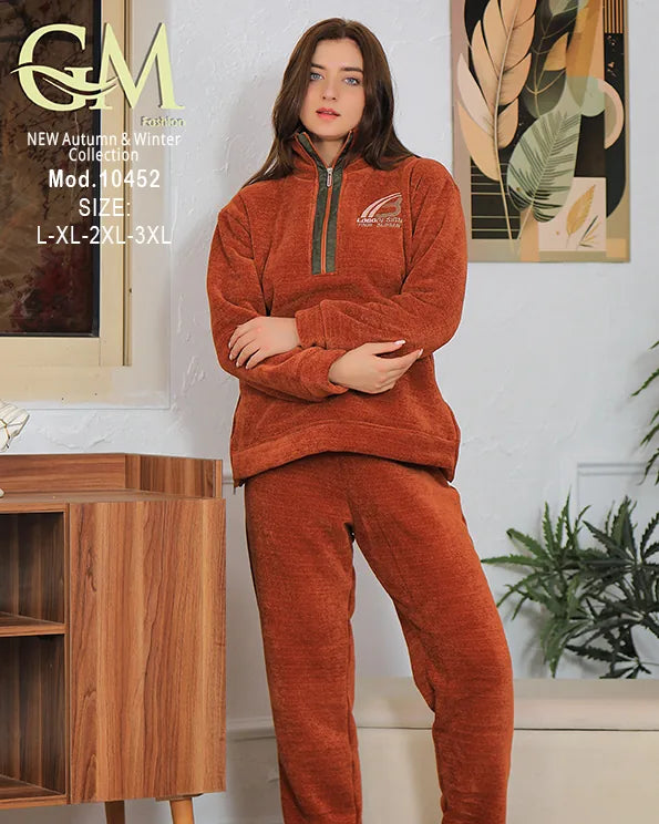 طقم شتوي نسائي قطيفة سادة بربع سحاب | GM Fashion | موديل 10452