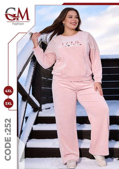 طقم حريمي شتوي قطيفة LOVE بمقاسات كبيرة – GM Fashion موديل 252