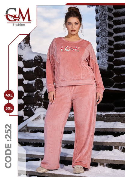 طقم حريمي شتوي قطيفة LOVE بمقاسات كبيرة – GM Fashion موديل 252