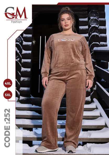 طقم حريمي شتوي قطيفة LOVE بمقاسات كبيرة – GM Fashion موديل 252