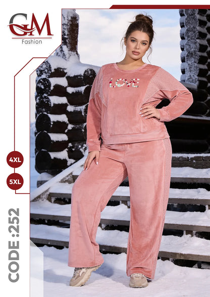 طقم حريمي شتوي قطيفة LOVE بمقاسات كبيرة – GM Fashion موديل 252